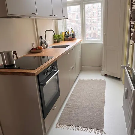 Apartment Bright With Private Sunny Balcony In A Prime Location