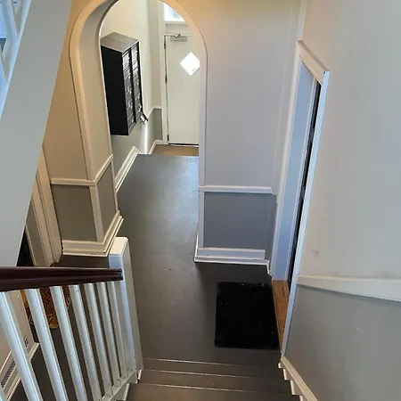 Bright With Private Sunny Balcony In A Prime Location Apartment *