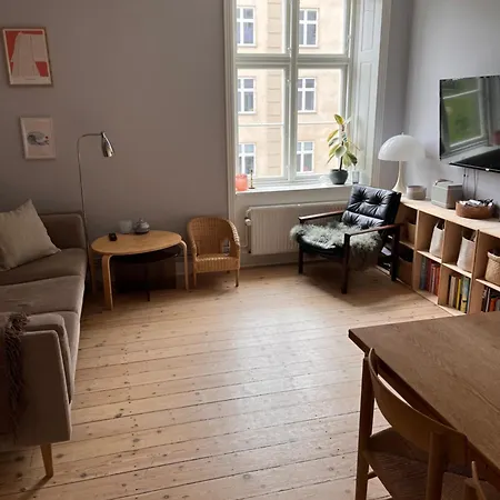 דירה Bright With Private Sunny Balcony In A Prime Location *